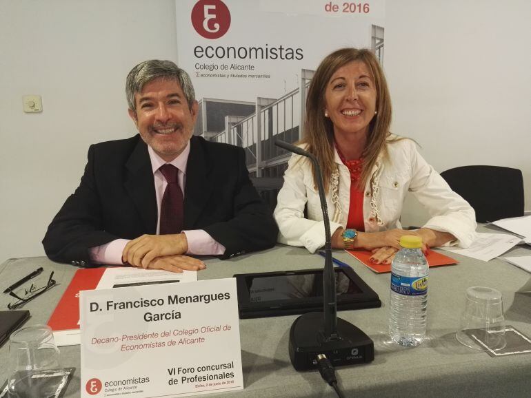 Rueda de prensa del decano-presidente del Colegio de Economistas