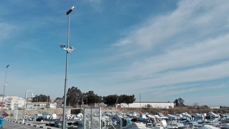 Una de les càmeres instal·lades al port de Sant Carles de la Ràpita.