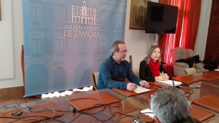 El Alcalde de Zamora, Francisco Guarido, junto a la Alcaldesa de Roales del Pan, Berna Miguel