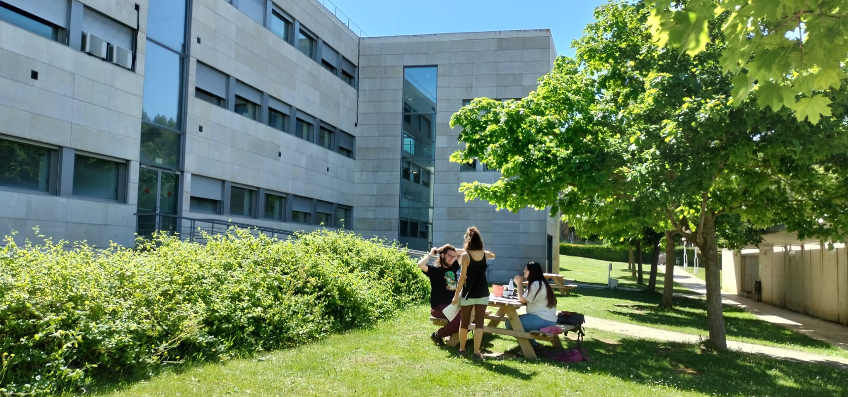 Estudiantes en el Campus de Huesca