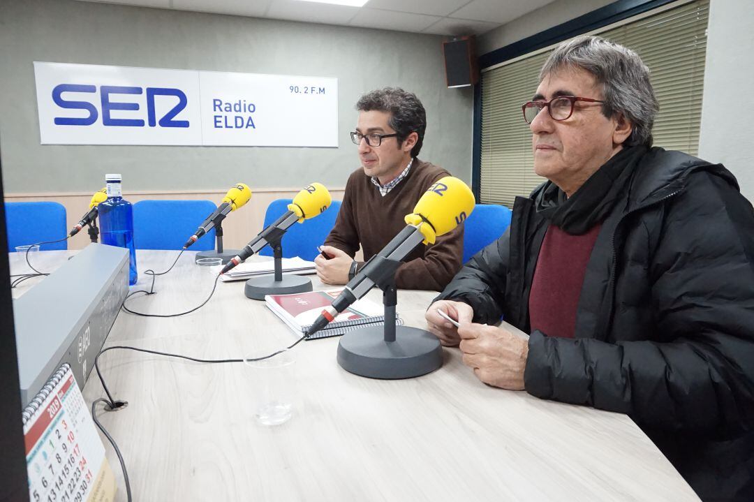 Vicente Deltell, edil del área, junto con Javier Paterna, técnico de municipal de comercio, en su visita a Hoy Por Hoy Elda Vinalopó
