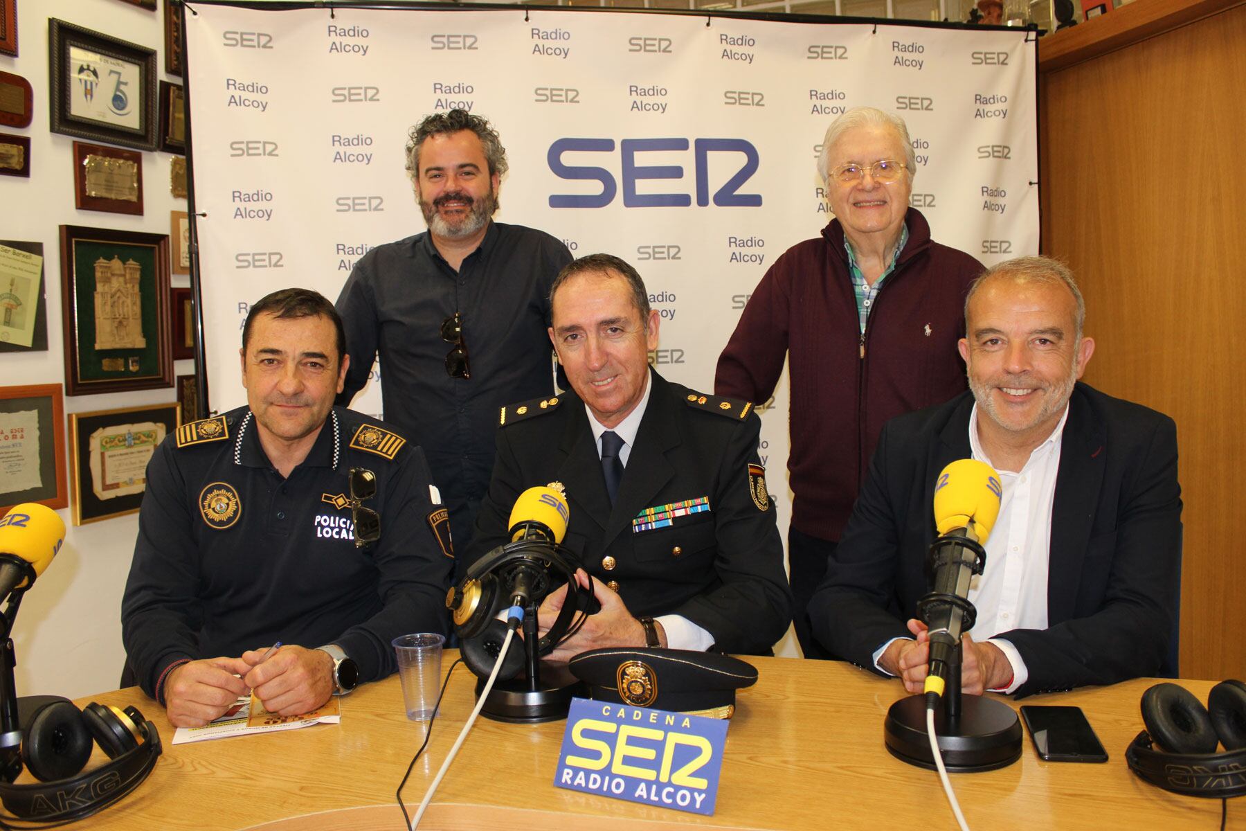 Carlos Martín, Jesús Sánchez, Jordi Martínez y Raül Llopis, junto a Paco Aznar