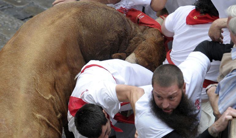 Los toros de Núñez del Cuvillo, ausentes en Pamplona desde 2011, ofrecieron un encierro rápido y emocionante.