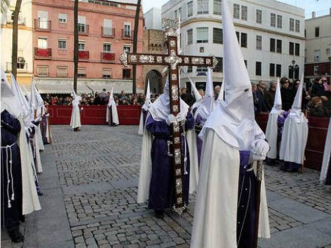 Inicio del cortejo de la Cofradía del Nazareno del Amor