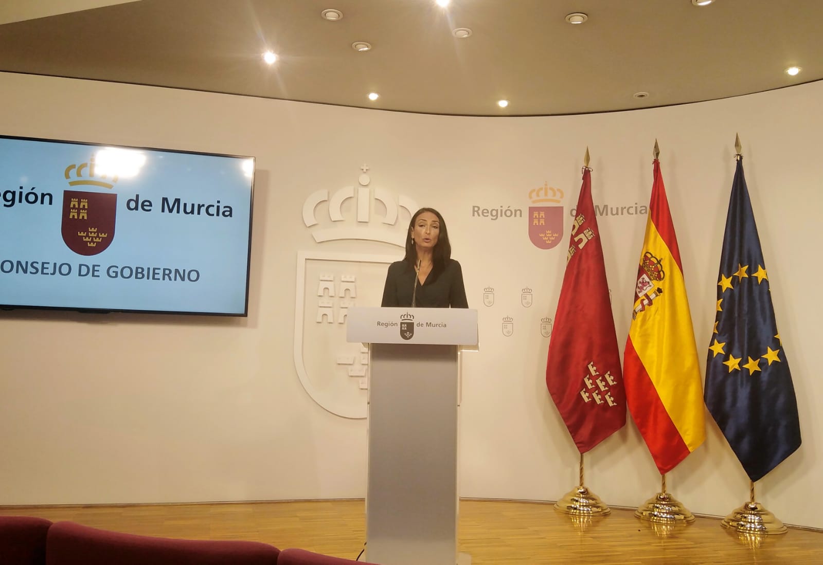 La portavoz del Gobierno regional, María del Valle Miguélez, en rueda de prensa tras el Consejo de Gobierno / Cadena SER