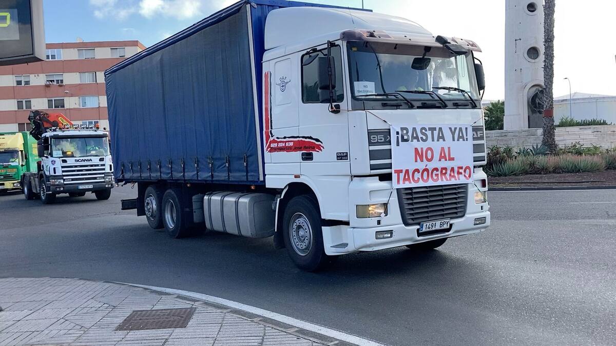 Sebastián Franquis, consejero de Transportes del Gobierno canario: "Estamos dispuestos a estudiar el tacógrafo"