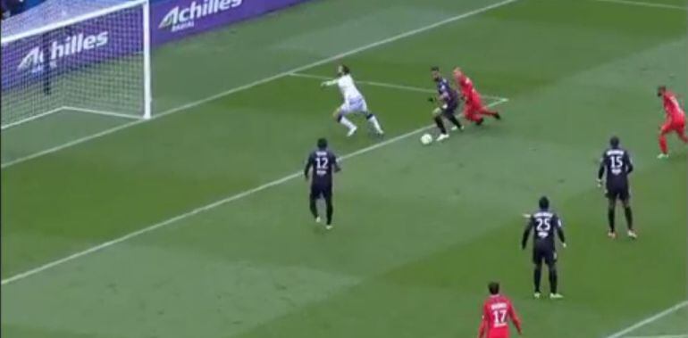 El defensa del Bastia que ha llamado la atención por su sangre fía.