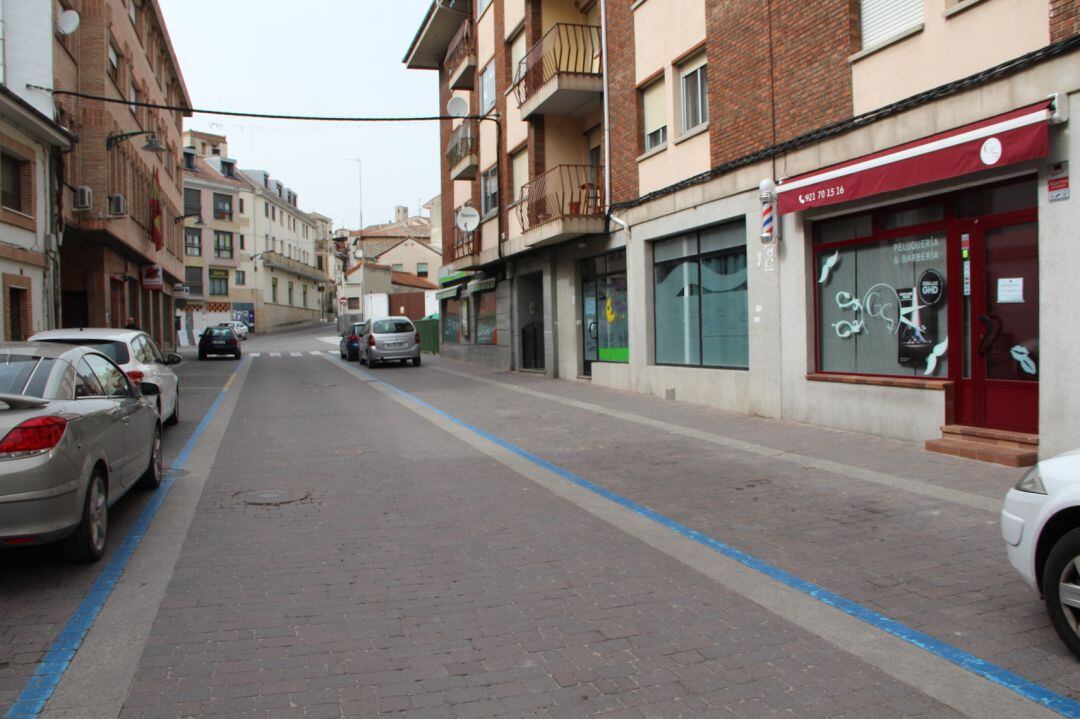 Zona azul de aparcamiento regulado en Cuéllar durante el confinamiento en abril de 2020