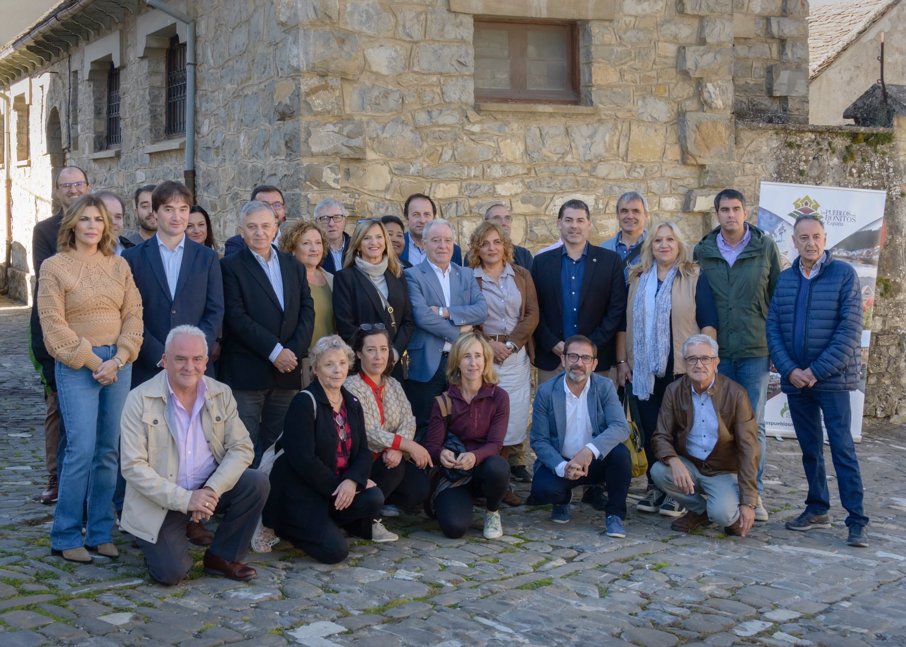 Participantes en la asamblea celebrada en Ansó