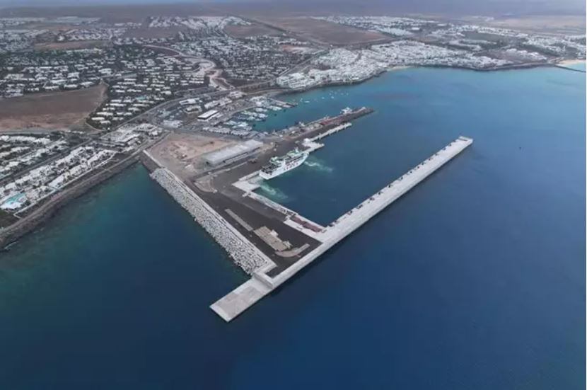 Vista aérea del puerto de Playa Blanca, en el municipio lanzaroteño de Yaiza.