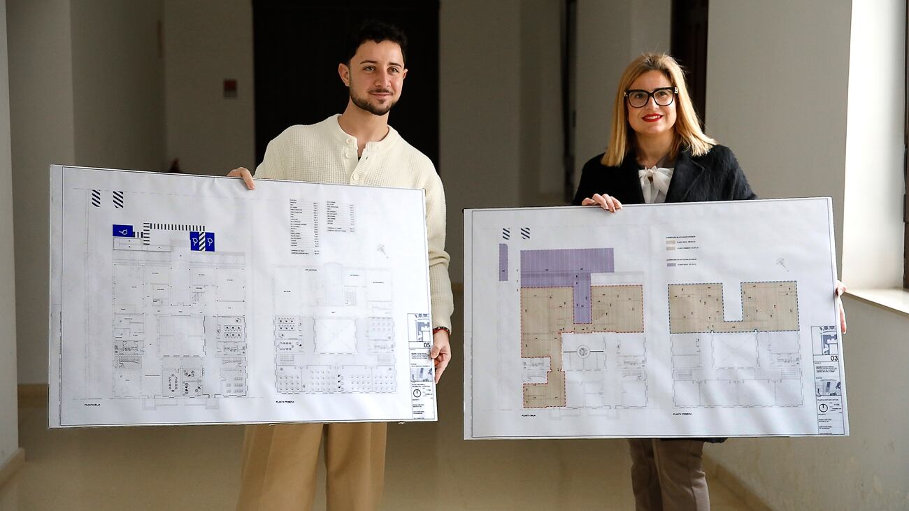 Alejandro Ruiz, edil de Juventud de Petrer, junto a Irene Navarro, alcaldesa del municipio