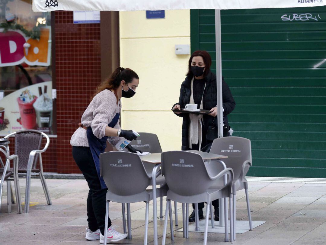 Cantabria decidirá en las próximas horas si permite la actividad hostelera en el interior de los establecimientos.