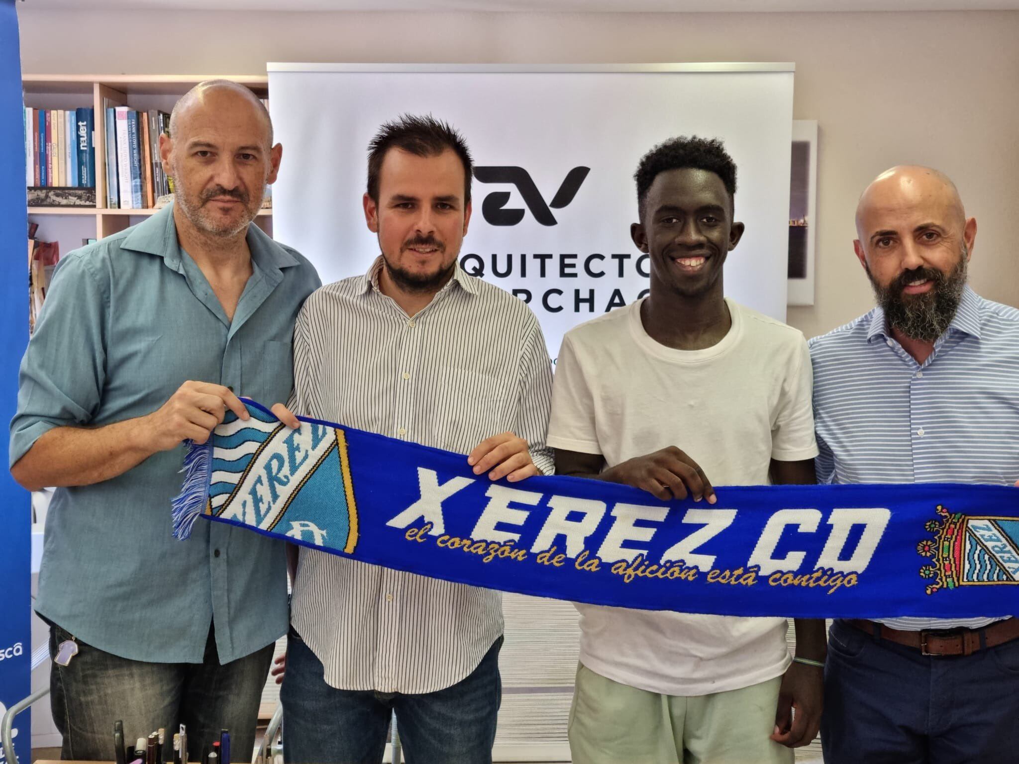 Lay durante su presentación como nuevo jugador del Xerez CD