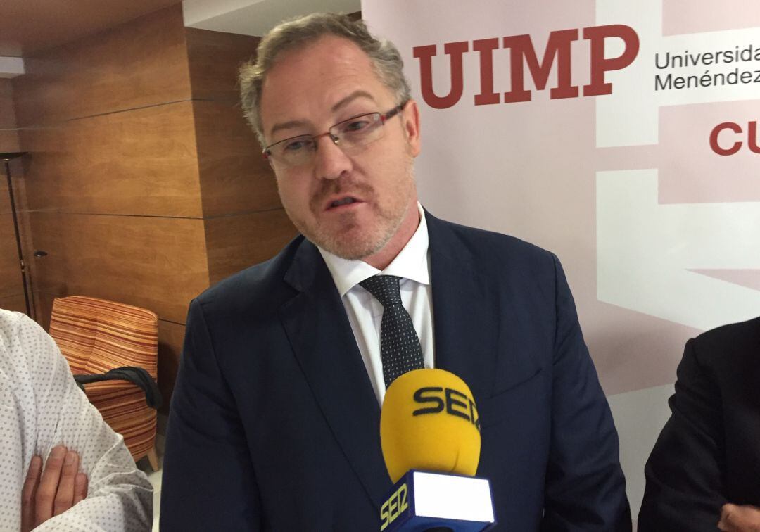 José Antonio Carrillo antes de inaugurar el seminario