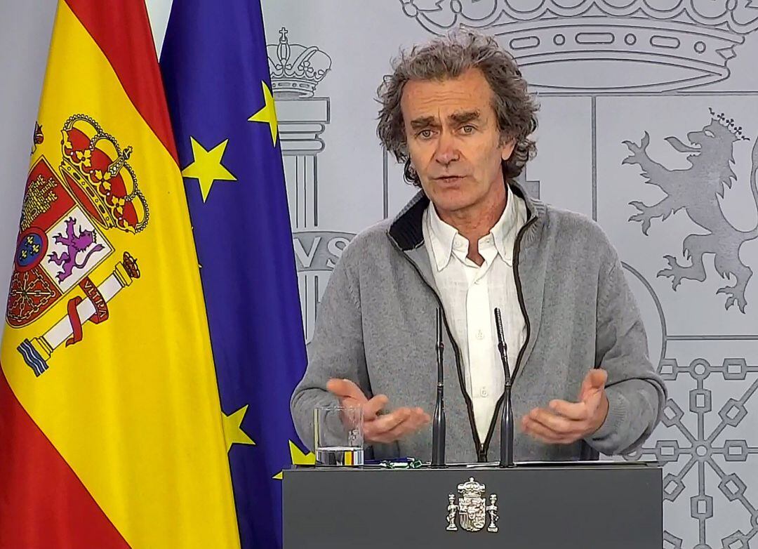 El director del Centro de Coordinación de Alertas y Emergencias Sanitarias, Fernando Simón, durante la rueda de prensa en la que ha analizado la situación de nuestro país en relación a la pandemia del coronavirus, este miércoles en Moncloa.