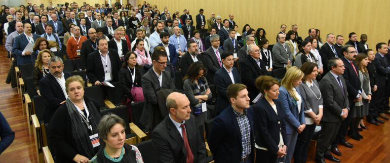 Minuto de silencio por los atentados de Bruselas en el Primer Foro Ciudadano