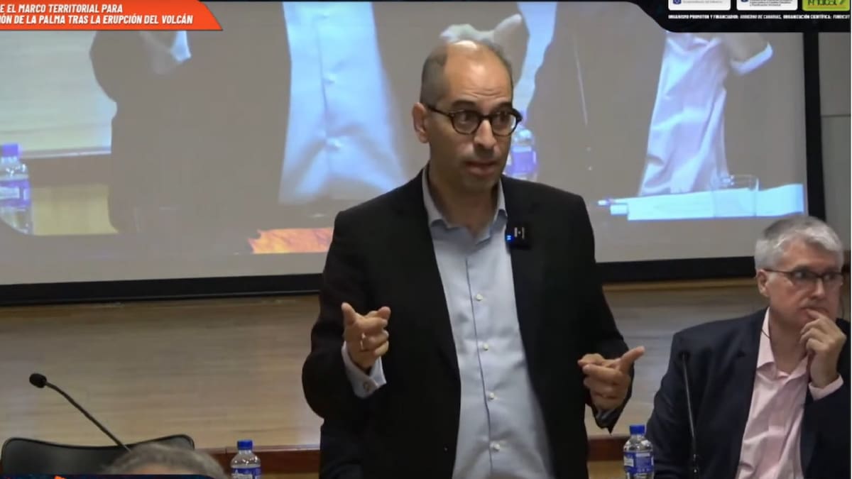 "Yo también tenía una casa...": Héctor Izquierdo provoca la indignación de los afectados por el volcán de La Palma