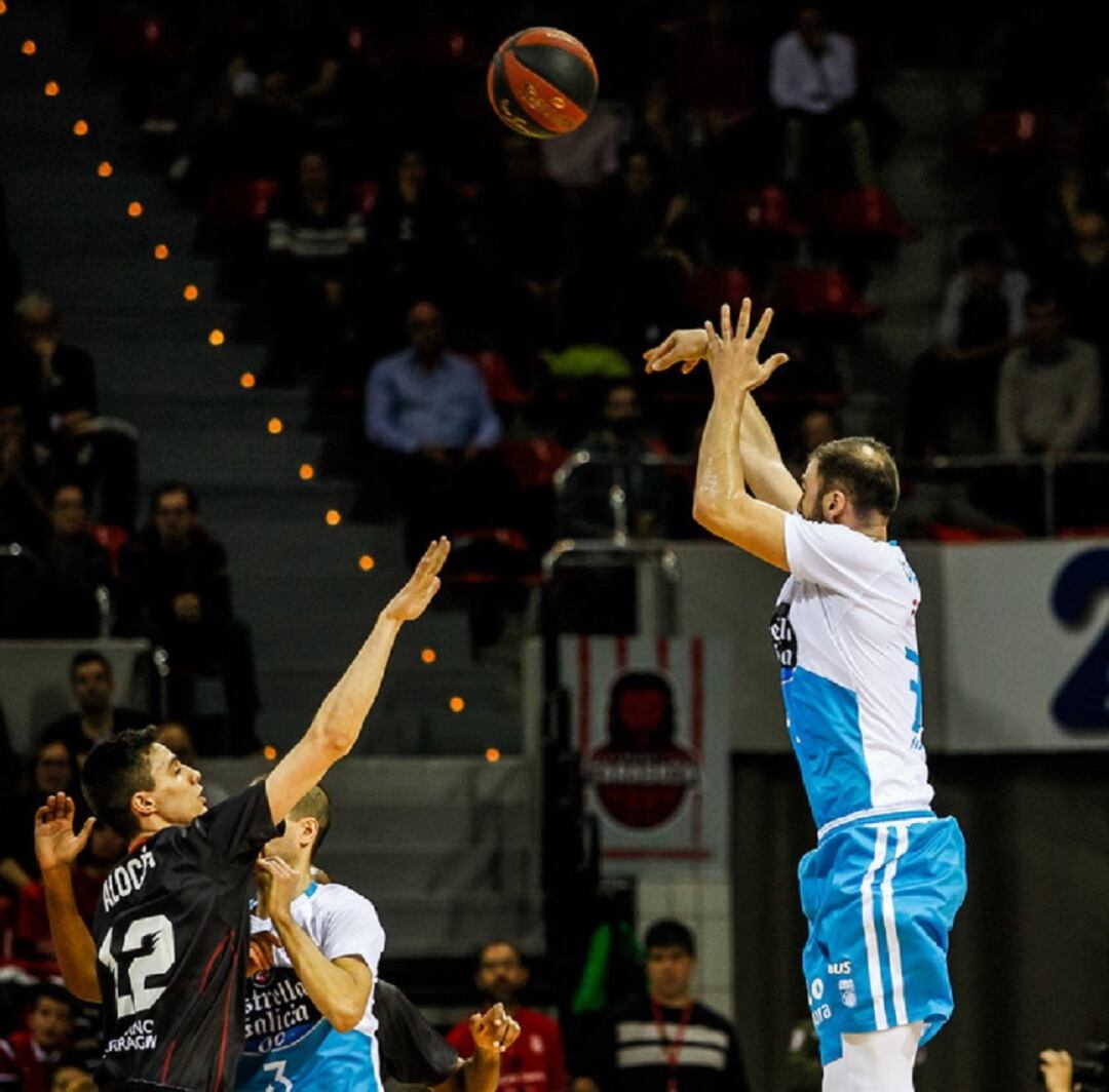 Kostas Vasileiaidis le metió diez triples al Zaragoza en el partido de la primera vuelta