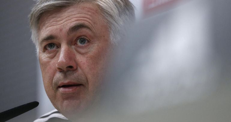 GRA122. MADRID, 30/01/2015.- El técnico del Real Madrid, Carlo Ancelotti, hoy durante la rueda de prensa que ofreció tras el entrenamiento que el conjunto blanco realizó en Valdebebas esta mañana, de cara a preparar el encuentro de Liga que disputarán este sábado en el Santiago Bernabéu ante la Real Sociedad. EFE/Juan Carlos Hidalgo