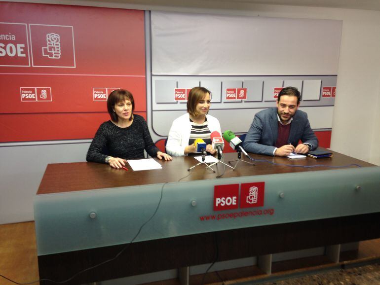 Consolación Pablos (izda.), Miriam Andrés y Miguel Ángel Blanco