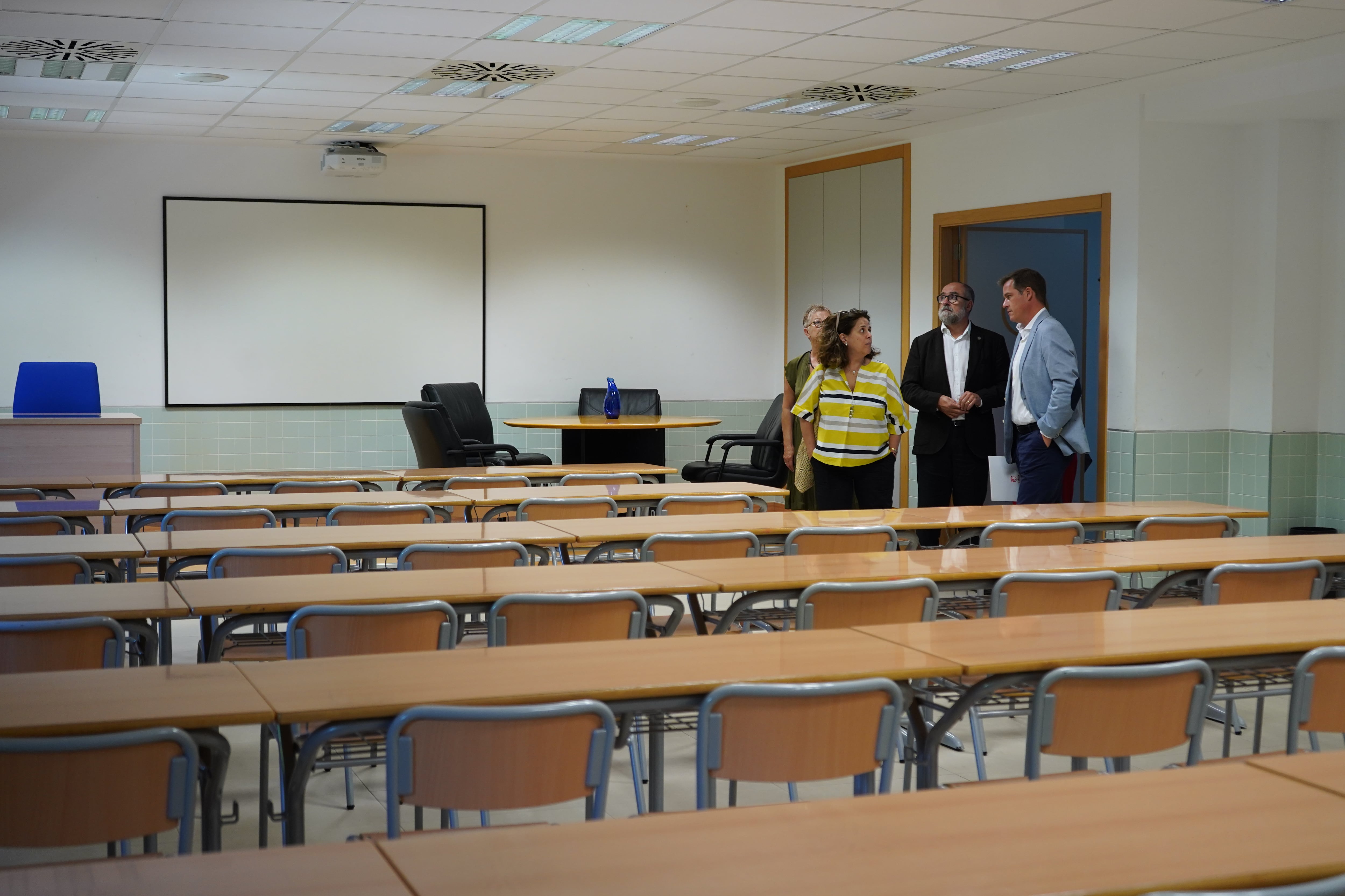 Roger Cerdà y Amor Amorós en el aula de la UNED Xàtiva (Imágen: Ajuntament de Xàtiva)