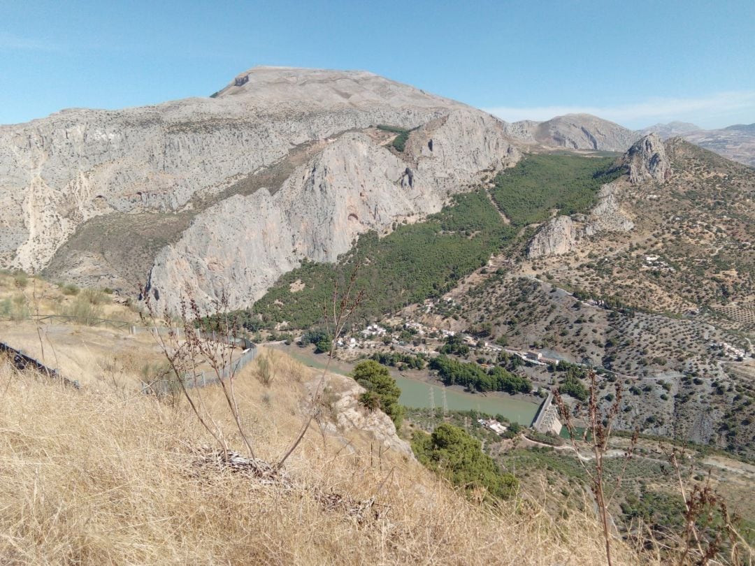 Sierra de Huma y puerto de Flandes en el Chorro 