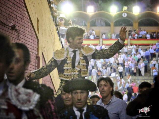 El Juli por la puerta de Feria