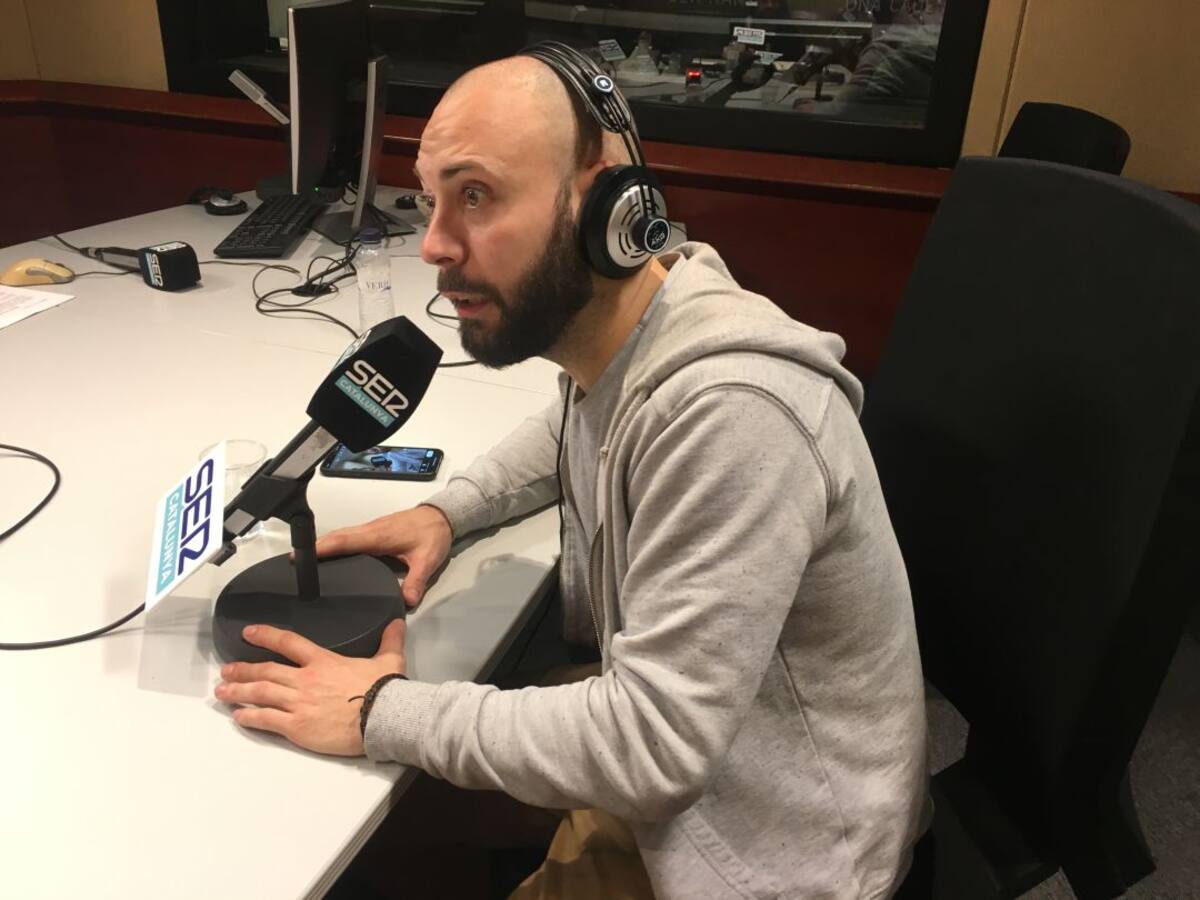 "A 'vera', tu estàs al Tinder?"