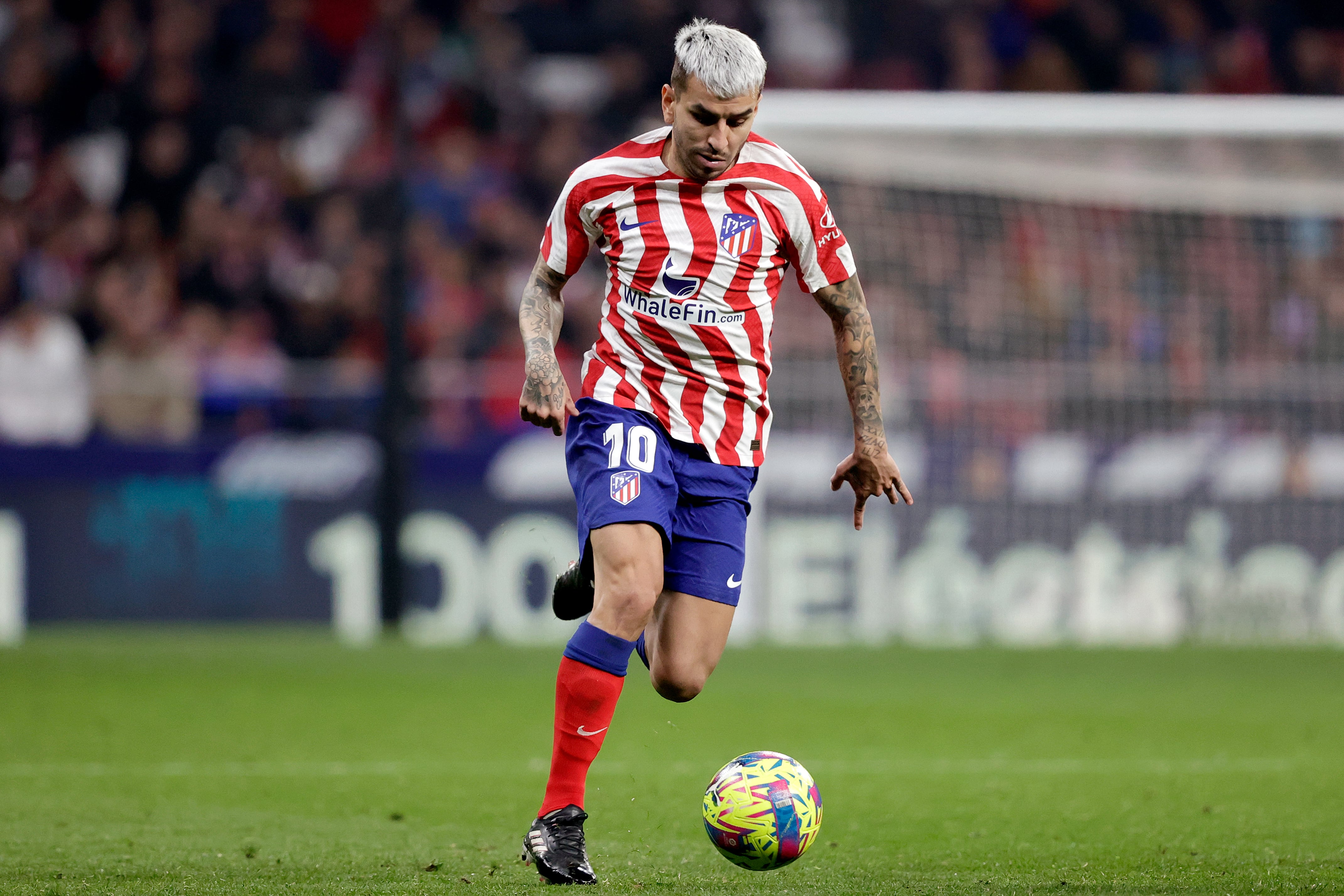 Ángel Correa controla el balón en el encuentro entre el Atlético de Madrid y Getafe CF.