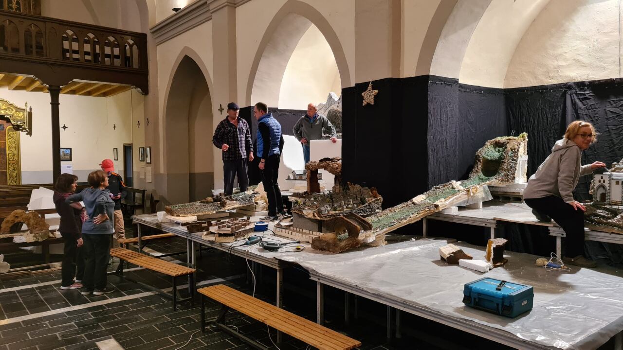 Preparación del belén en Esplús