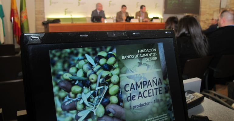 Presentación de la campaña &#039;1 productor 1 litro&#039; en la Diputación Provincial de Jaén.