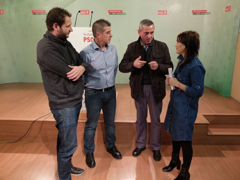 Rueda de prensa de Olga Manzano (PSOE de Granada) con portavoces socialistas municipales de Cogollos de Guadix, Purullena y Jérez del Marquesado