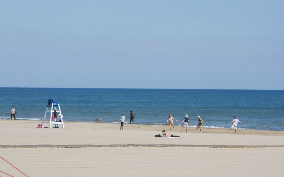 Primeros días de la apertura de temporada de la playa de Gandia  