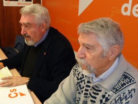 José Antonio Fernández, alcalde de Hontangas (en primer término) y José Ignacio Delgado, procurador de Ciudadanos