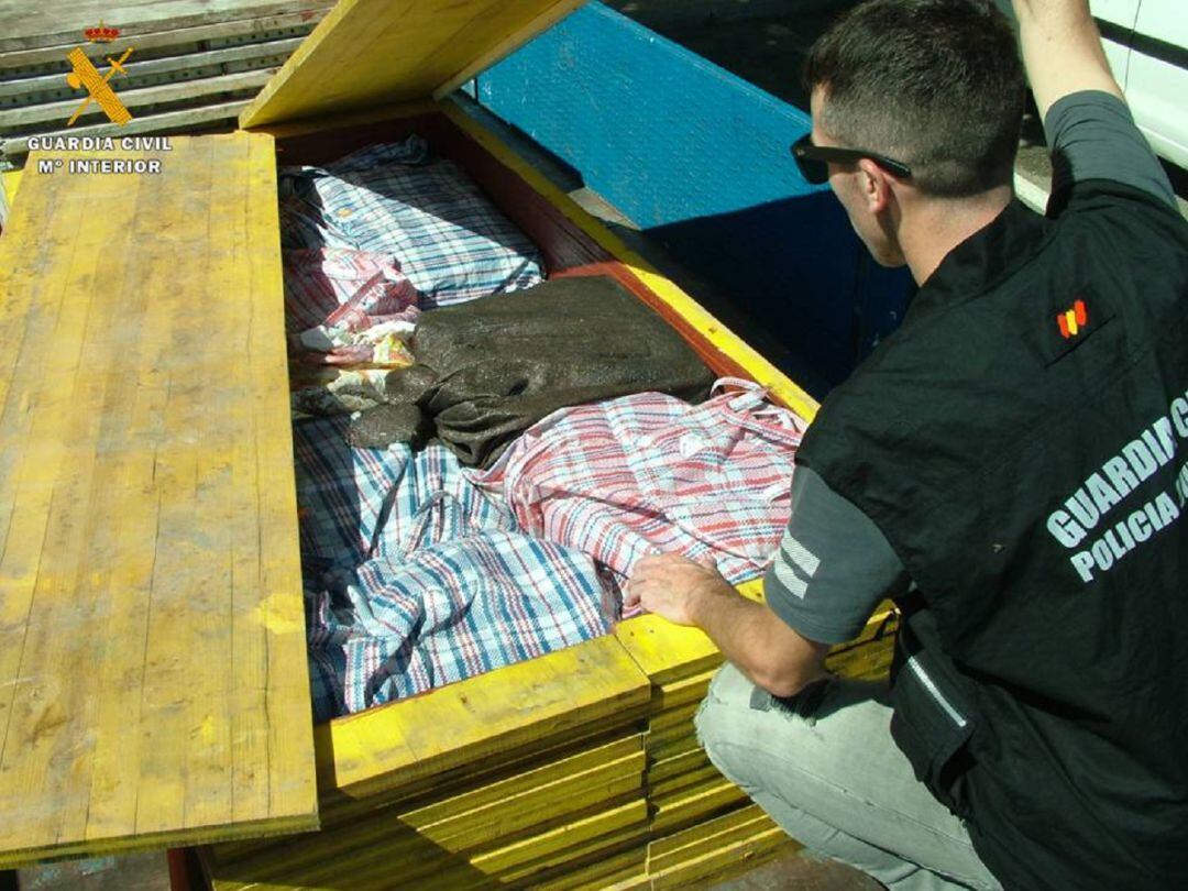 Pillado con 380 kilos de hachís ocultos en una furgoneta en Calatayud