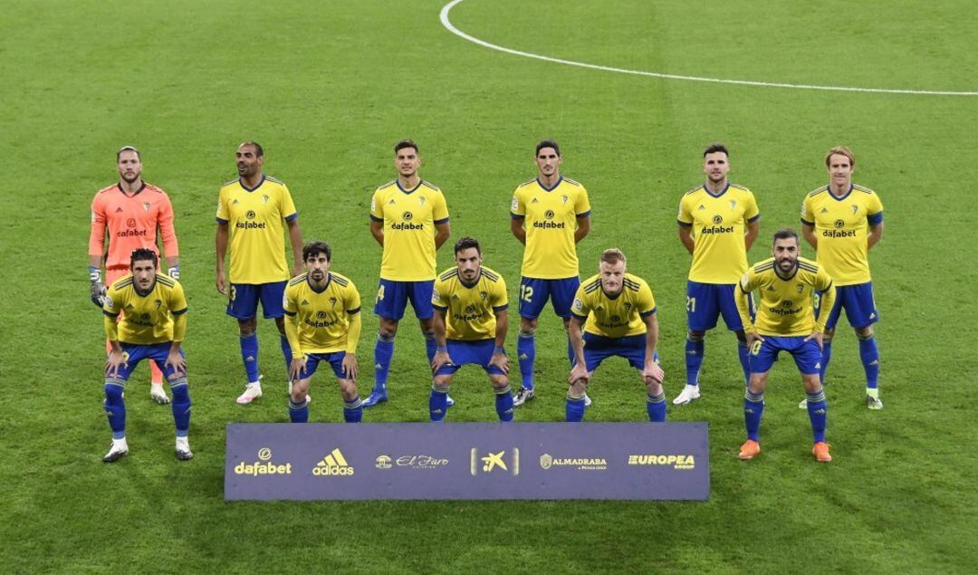 Alineación inicial del Cádiz  CF en el partido ante el Barcelona.