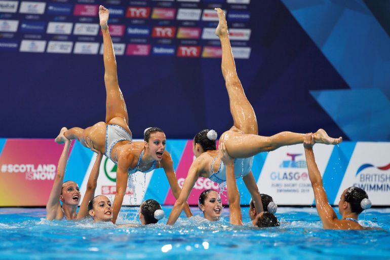 Nadadoras españolas compiten en la final de rutina libre de natación sincronizada durante el Campeonato Europeo de Natación en Glasgow, Reino Unido, hoy, 5 de agosto de 2018.