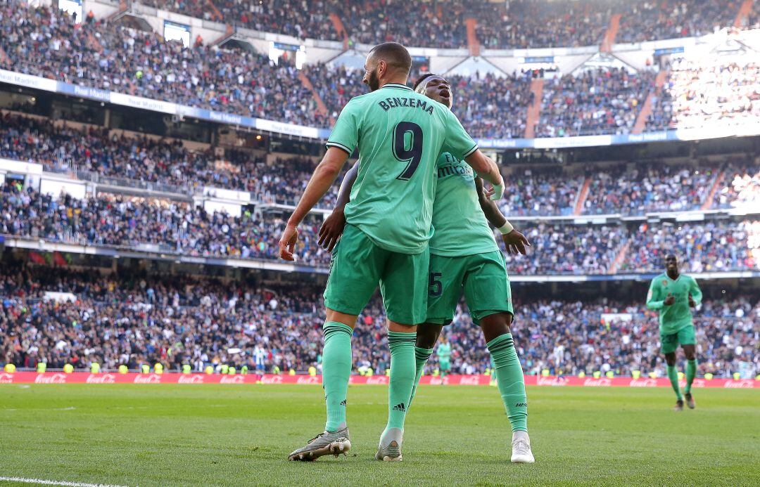 Benzema y Vinicius celebran el gol del francés