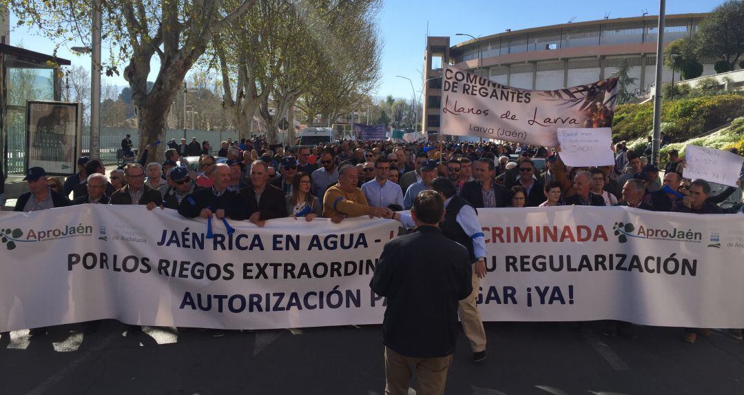 Multitudinaria manifestación de regantes en la capital jiennense producida en marzo