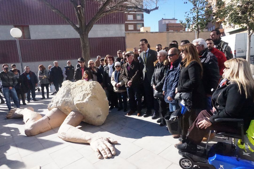 Momento de la inauguración del monumento 