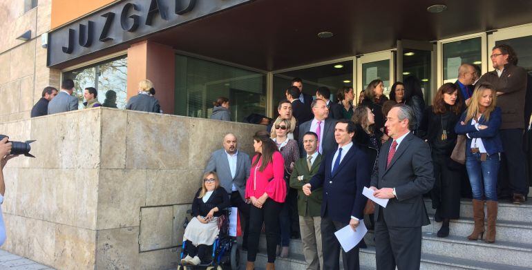 Los jueces y fiscales de Toledo, hoy, antes de la lectura del comunicado