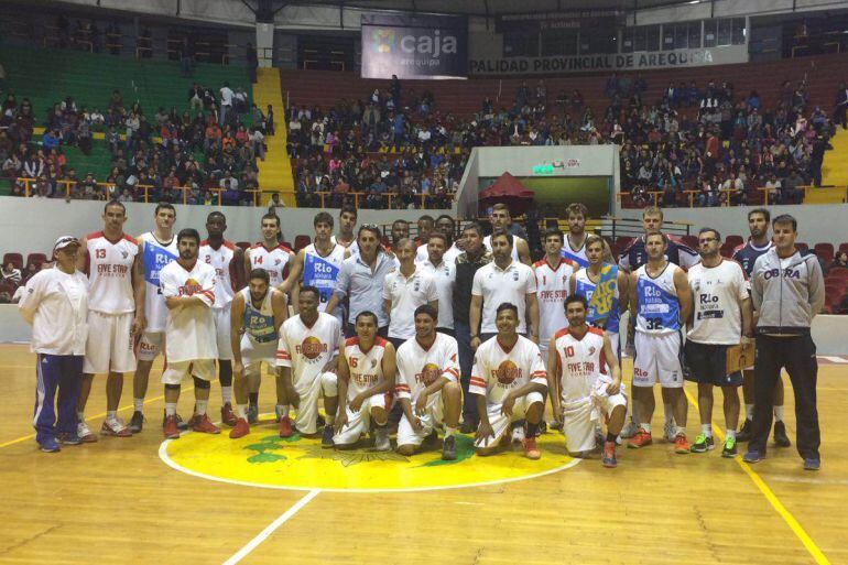 Jugadores de Obradoiro y Elite Sports en Arequipa