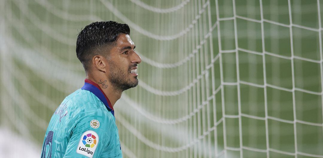 Luis Suárez se lamenta durante un partido del Fútbol Club Barcelona