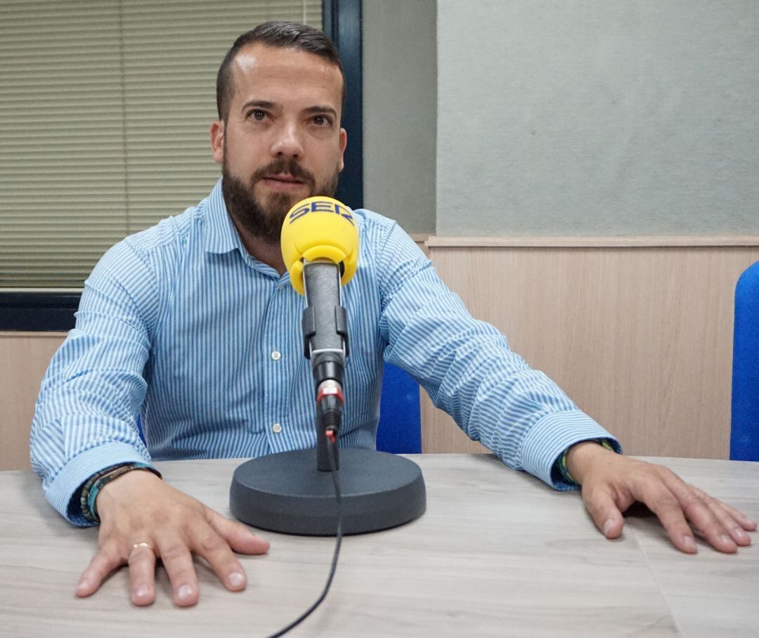 Santi Rico ya prepara su vuelta a la Tercera División con el Eldense