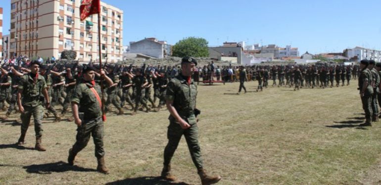 Acto castrense del 2 de mayo en Mérida