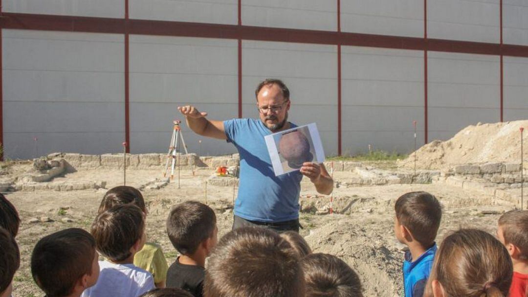 Visita de los escolares de Ròtova a la villa romana La Sort 