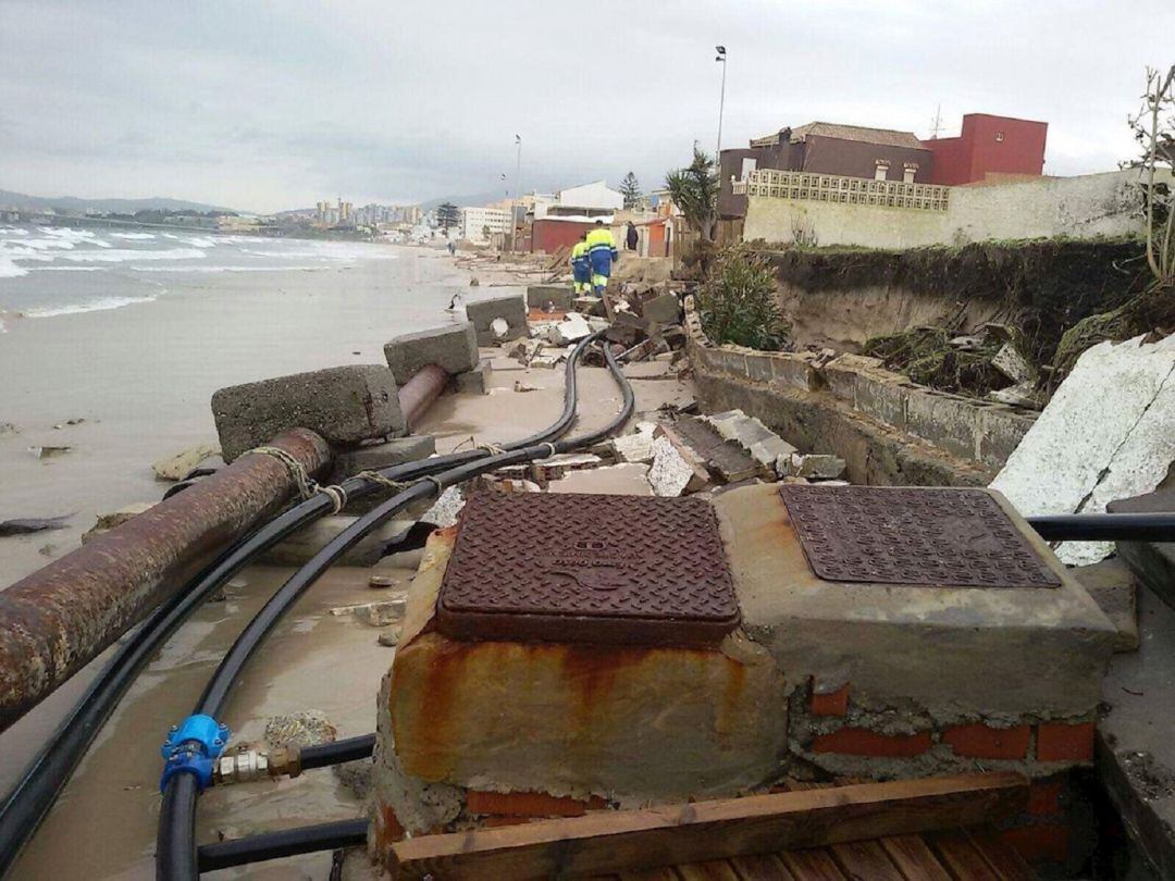 Uno de los temporales en la playa del Rinconcillo.