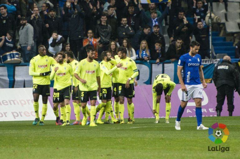 Los jugadores celebran un gol en el Carlos Tartiere