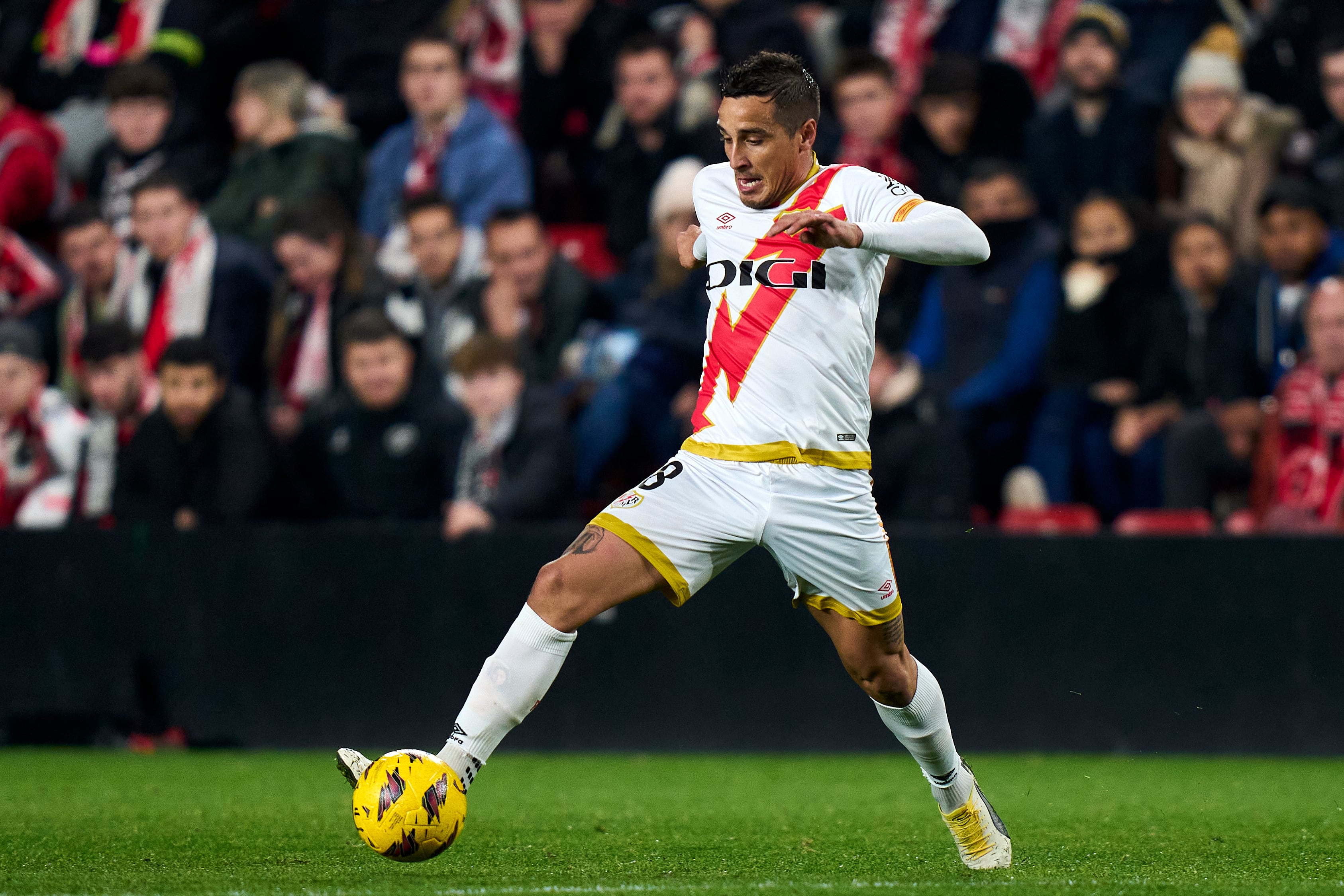 Oscar Trejo, durante el partido que disputó el Rayo Vallecano frente al Celta de Vigo (Photo by Diego Souto/Getty Images).