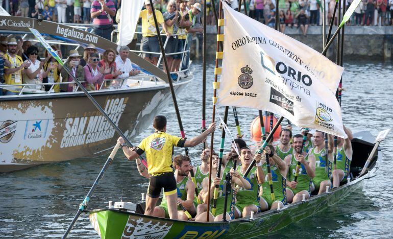 Hondarribia celebra la bandera lograda en Orio, la primera de las dos conseguidas este fin de semana